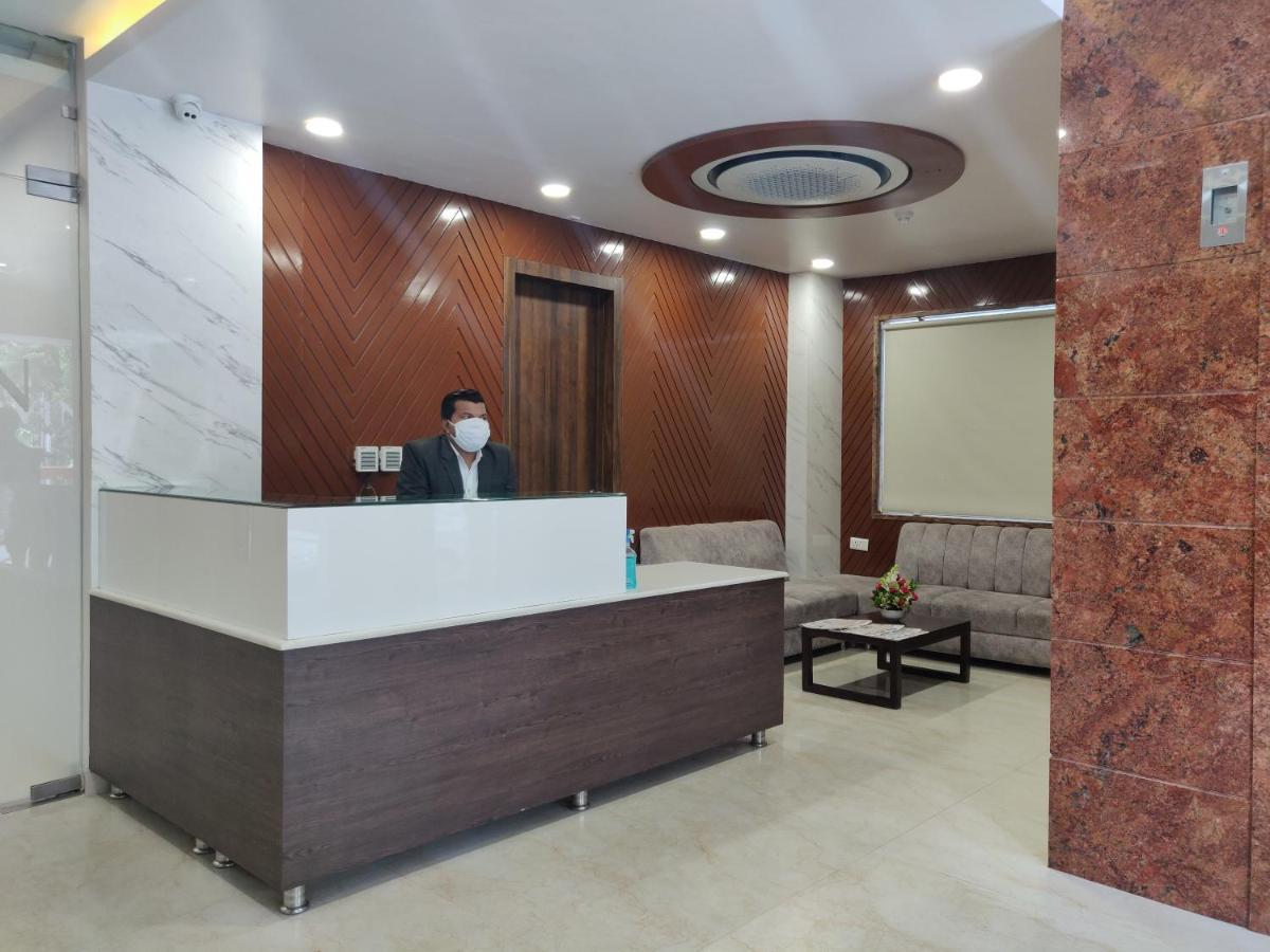 Hotel Sarvin ラクナウ エクステリア 写真