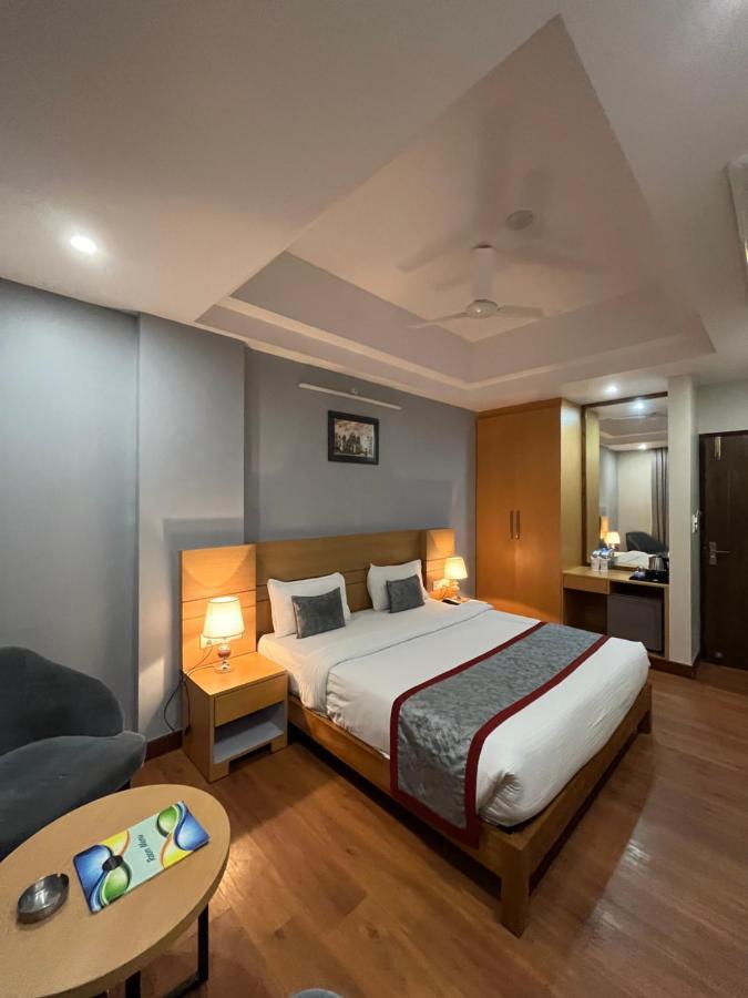 Hotel Sarvin ラクナウ エクステリア 写真